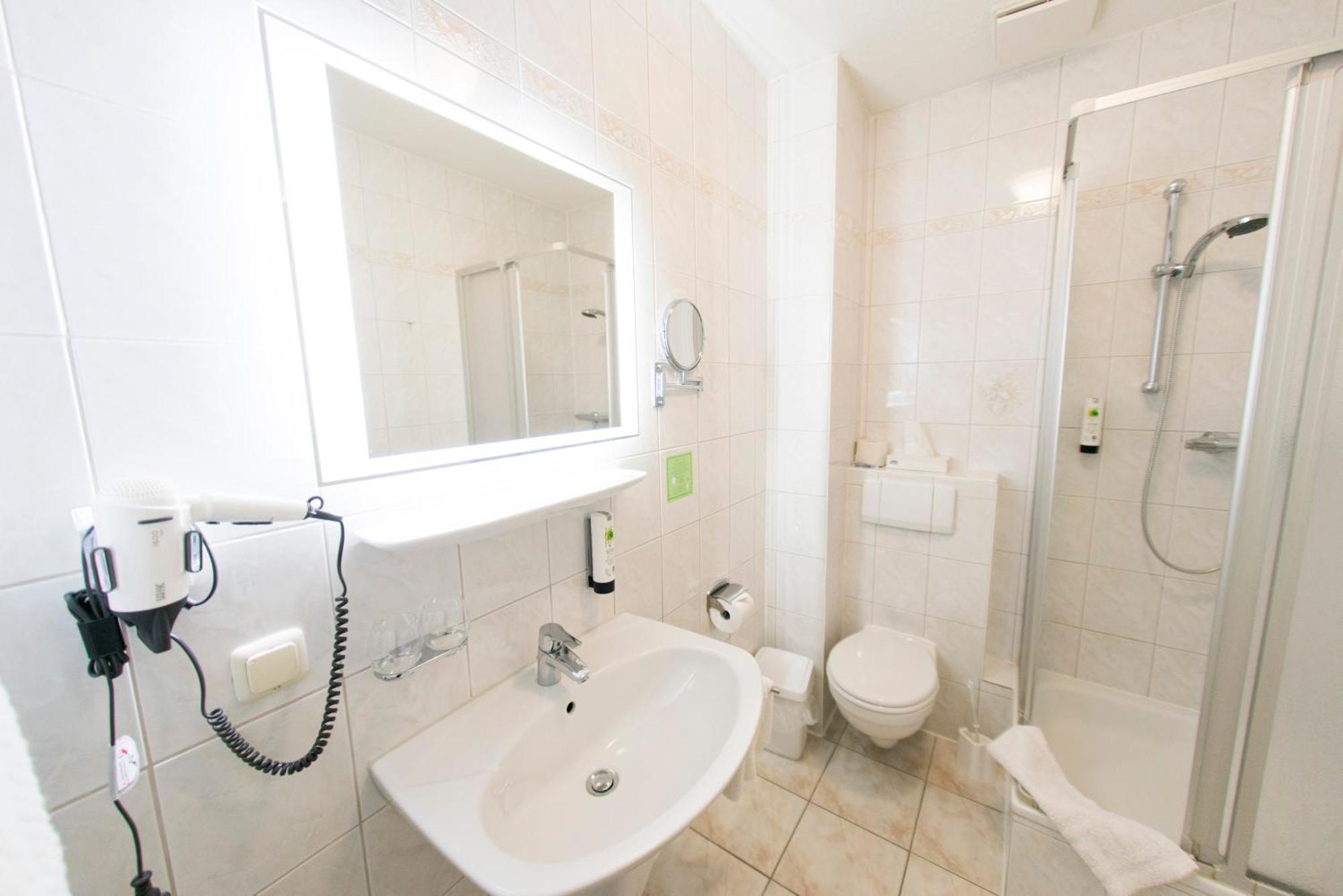 Das Fritz Hotel Schwerin Schoene Lage Im Gruenen Mit Regionaler Kueche Kostenfreien Parkplaetzen Und E Ladestation Екстер'єр фото